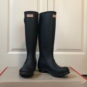 Hunter Boots in Navy